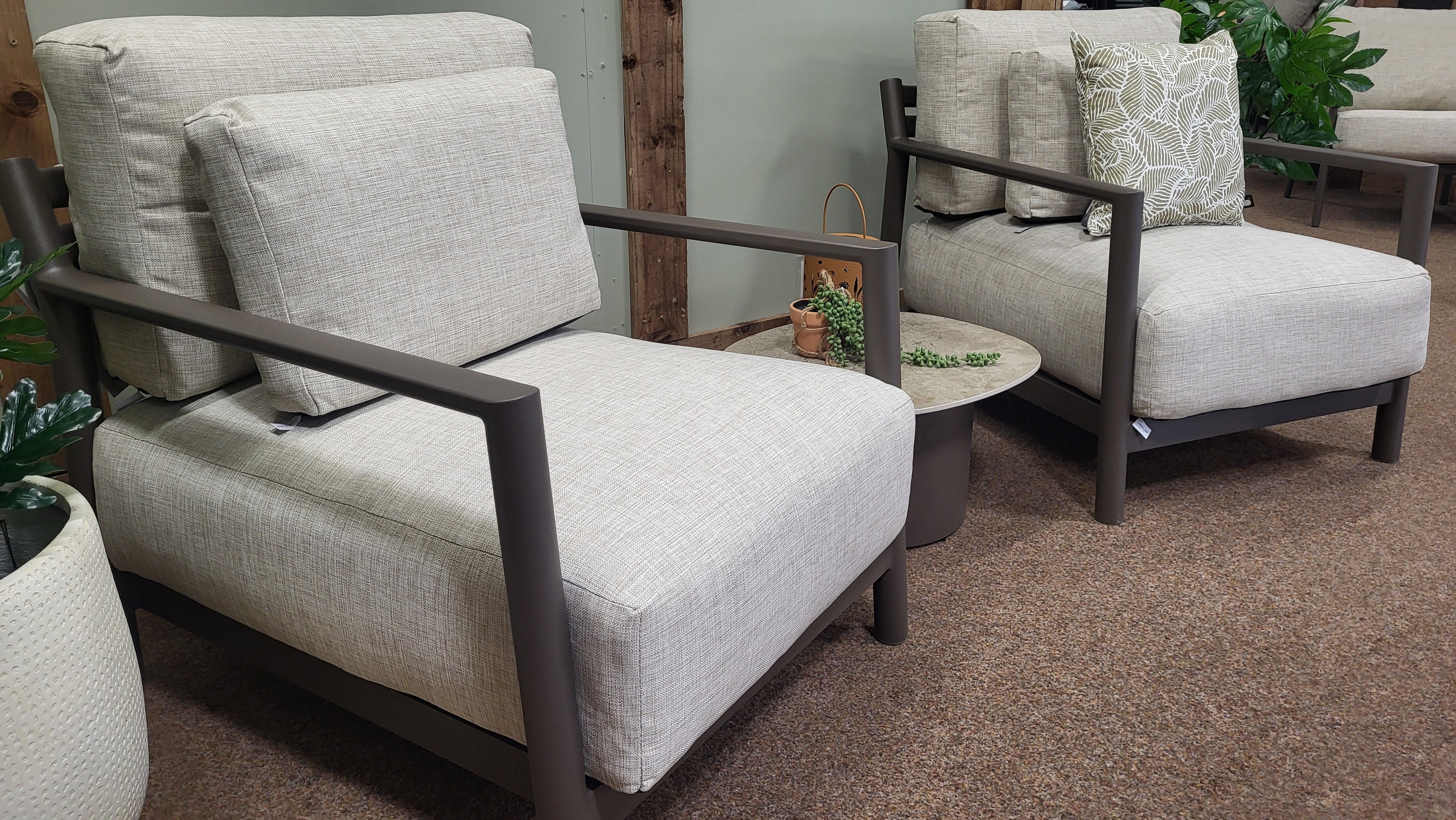Capresi Outdoor Bistro Set | 4 Seasons Outdoor - NTC Homes, Inc.