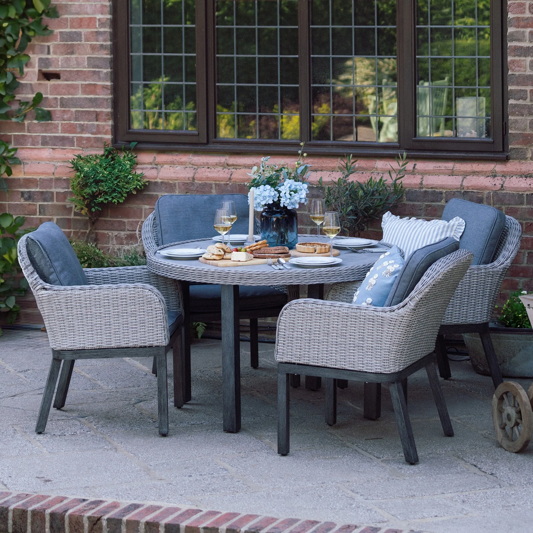 Coniston 4 Seat Dining Set in Grey | Vila - NTC Homes, Inc.