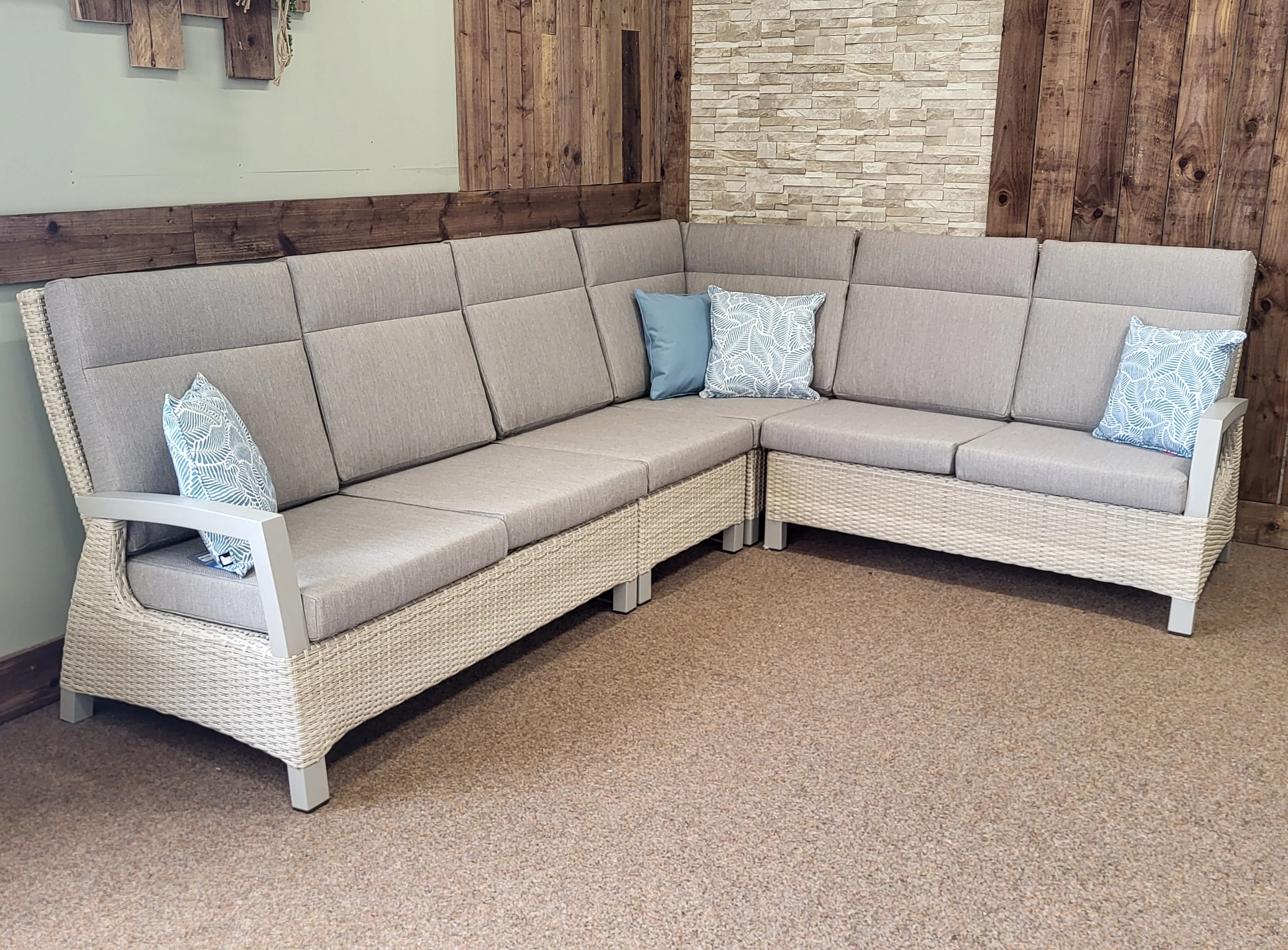 Outdoor Modular Corner with Adjustable Table in Ecru - Kendal By Vila - NTC Homes, Inc.