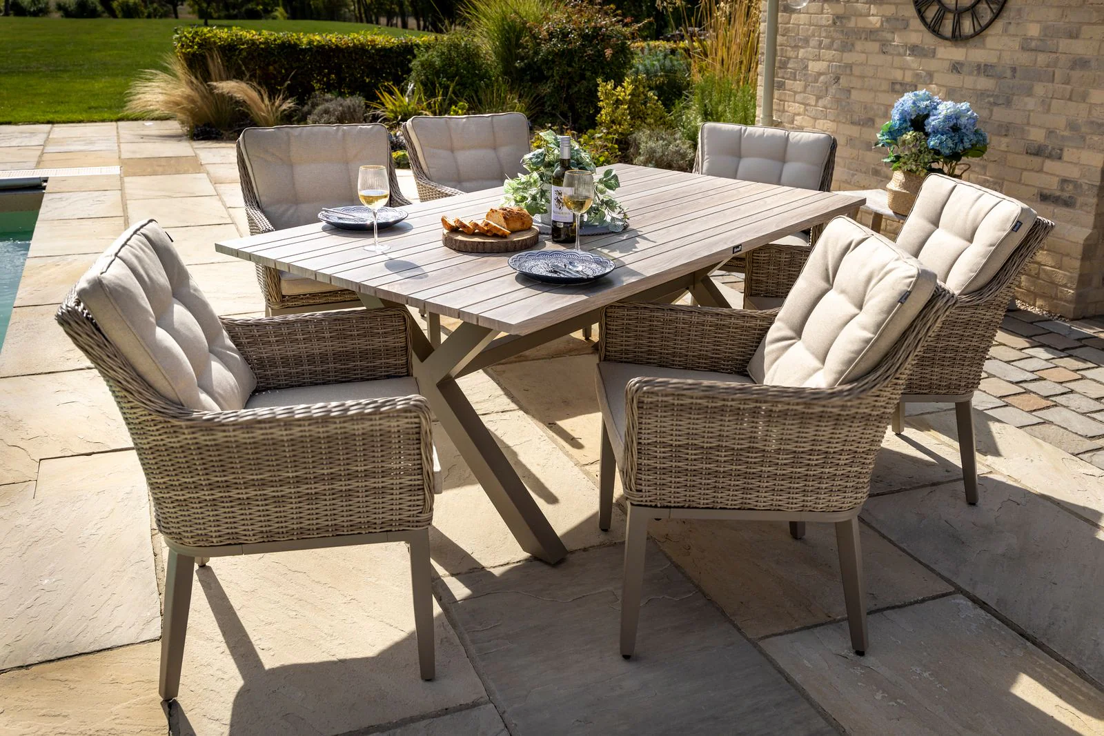 Arley Outdoor 6 Seat Rectangular Dining Set | Hartman - NTC Homes, Inc.