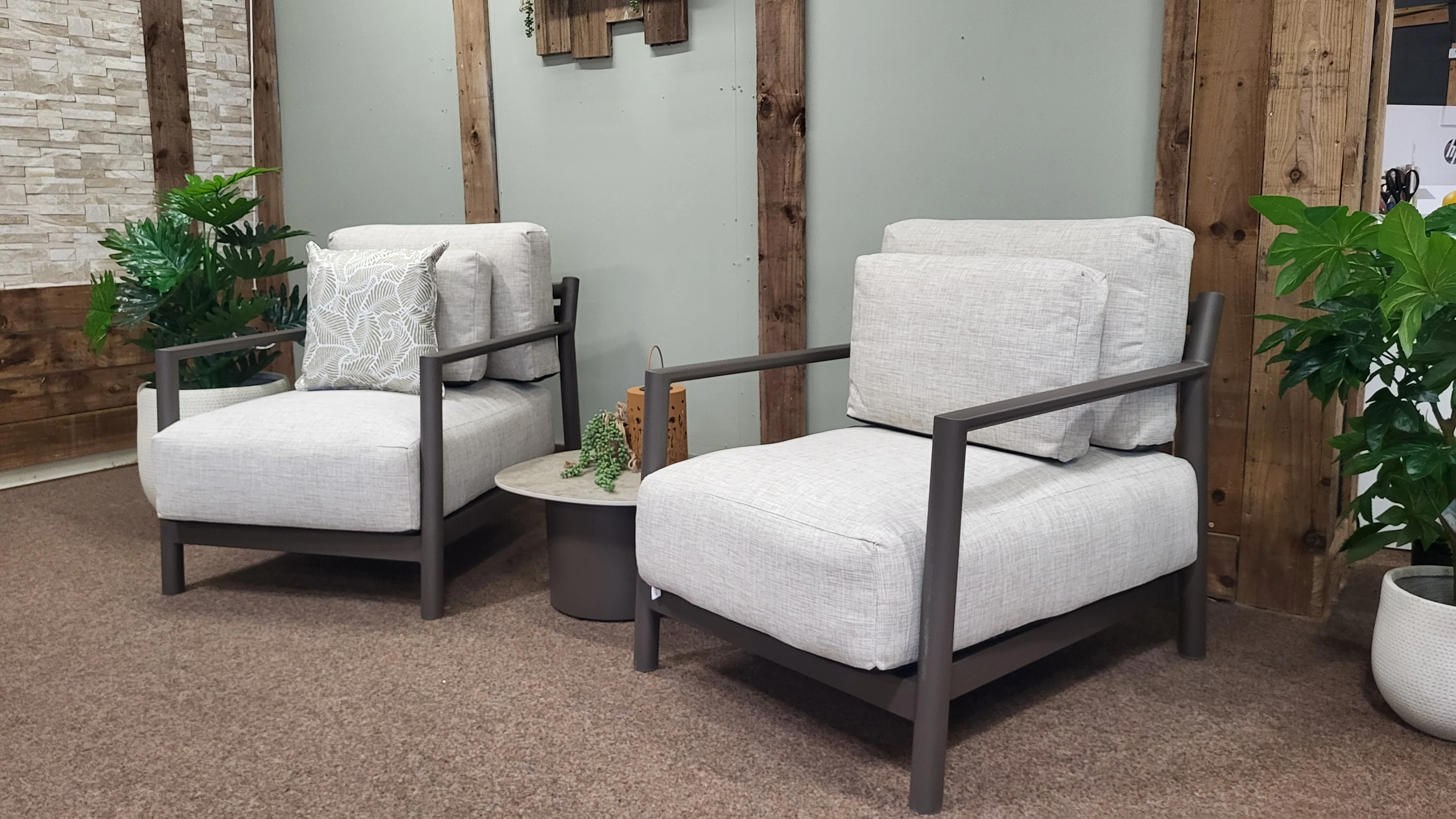 Capresi Outdoor Bistro Set | 4 Seasons Outdoor - NTC Homes, Inc.