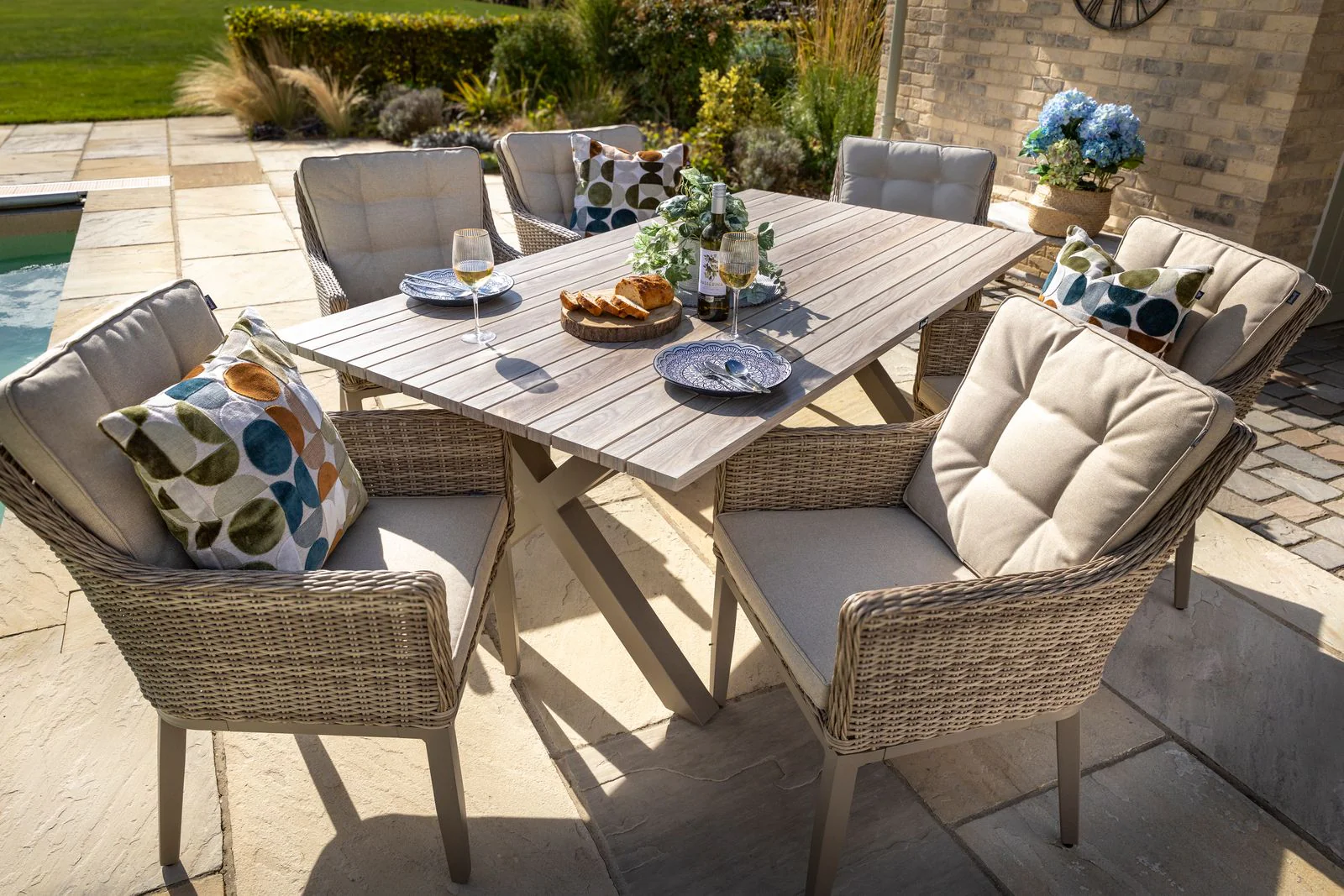 Arley Outdoor 6 Seat Rectangular Dining Set | Hartman - NTC Homes, Inc.